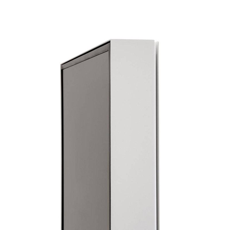 Smart Line Digital Totem Rack med 43" Samsung skjerm og tre lommer for inntil seks A4 brosjyrer eller kataloger i hver lomme.