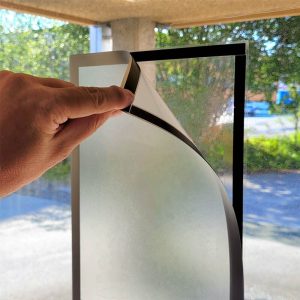 Magnetramme for montering av plakater på kjøledisker og lignende